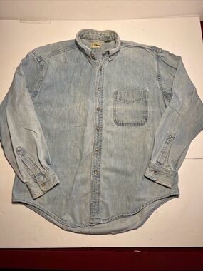 L.L. Bean Shirt Mens L Blue Pockets Denim Long Sleeve Button Up Faded